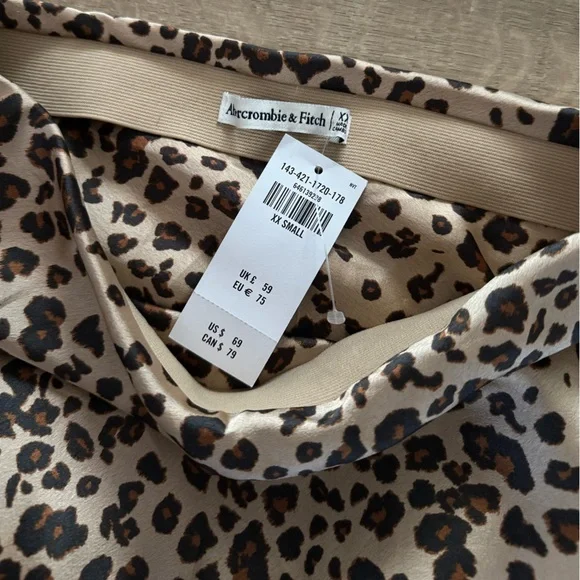 Abercrombie & Fitch• skirt🤎 - Picture 3 of 3